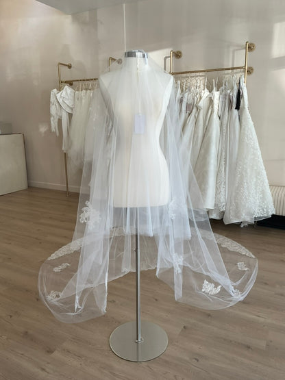 Monique Lhuillier - Adaleine Veil (Cathedral)