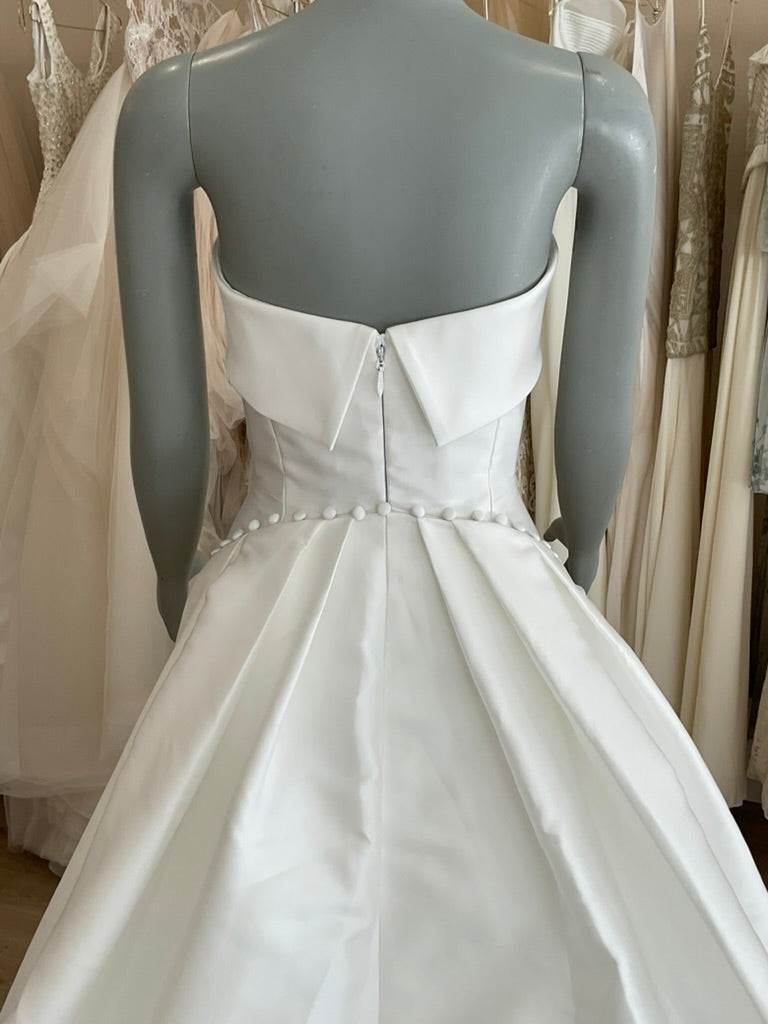 Anne Barge - Newport Gown & Train  (12)
