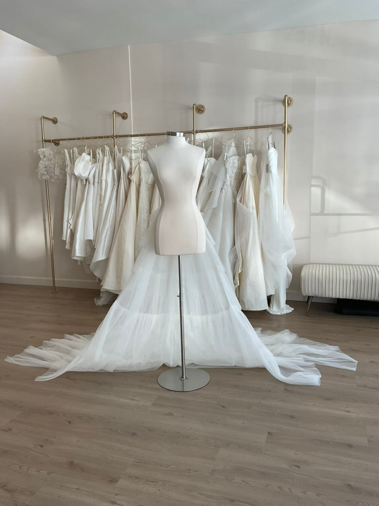 Amsale - Kahlo Train