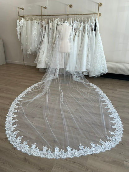 Monique Lhuillier - Mantilla Veil (Royal Cathedral)