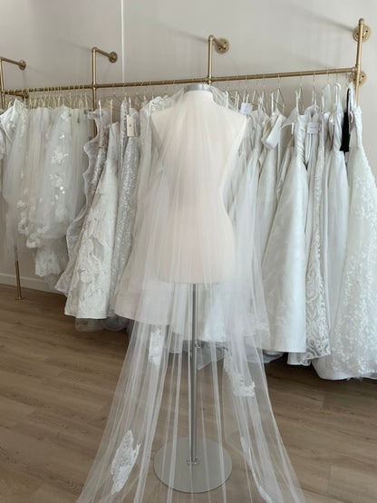 Monique Lhuillier - Kaia Veil (Cathedral)