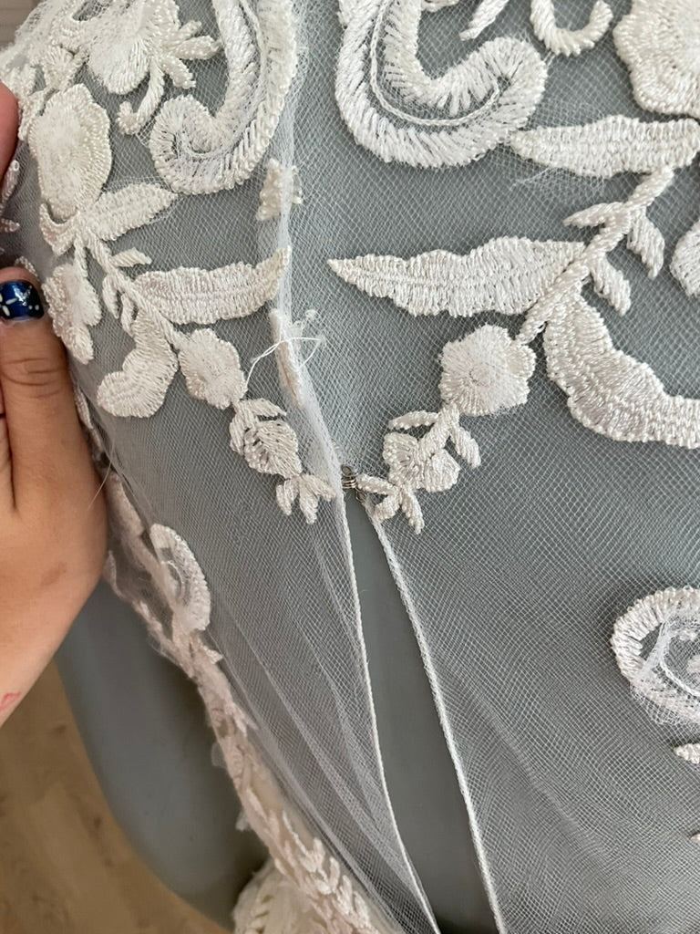 Oscar De La Renta - Campbell w/ Veil(4)