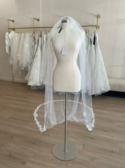 Monique Lhuillier - Astrid Veil (Cathedral)