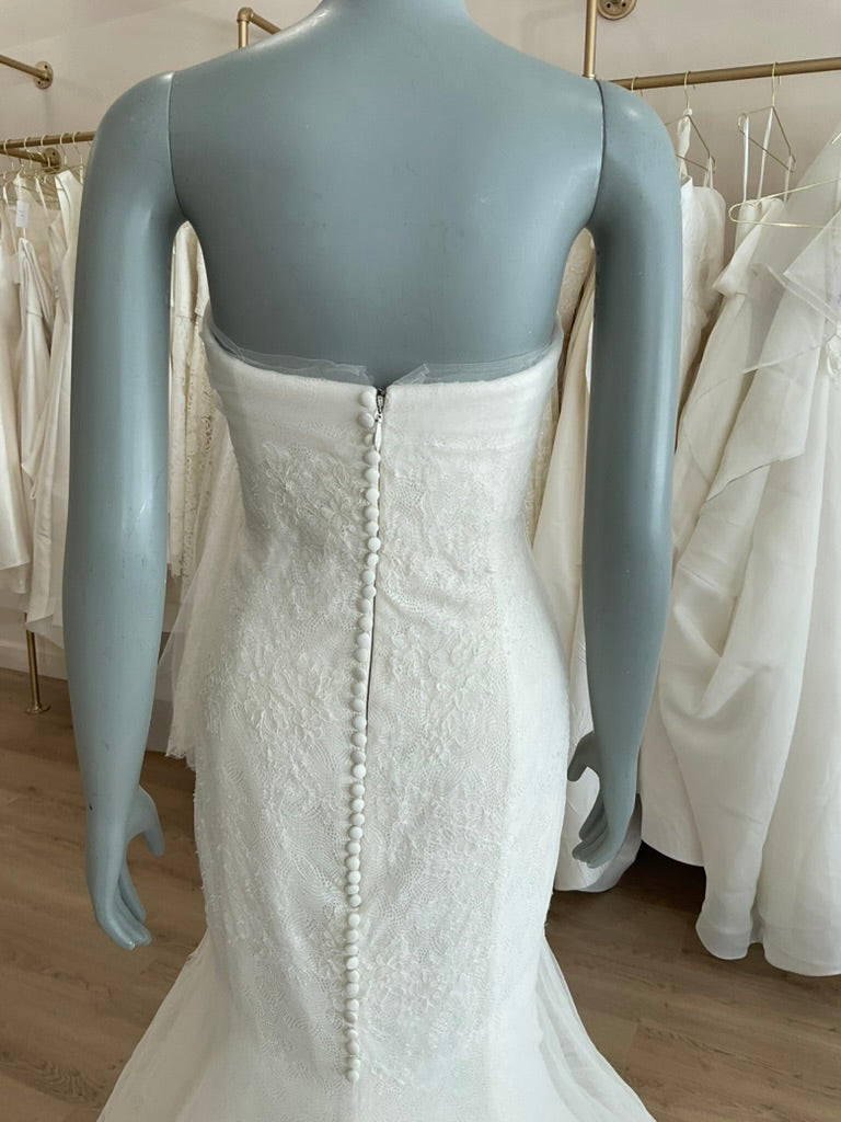 Vera Wang Georgina l Sample Wedding Dress l Los Angeles Vera Wang Georgina l Sample Wedding Dress l Los Angeles