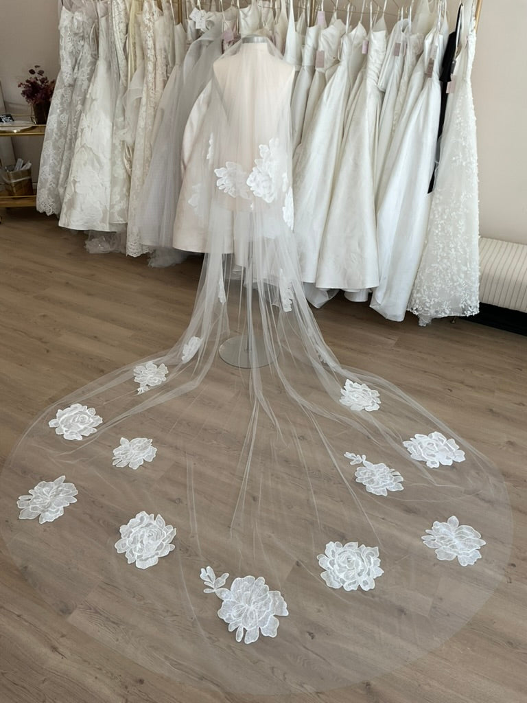 Monique Lhuillier - Daphne Veil (Cathedral)