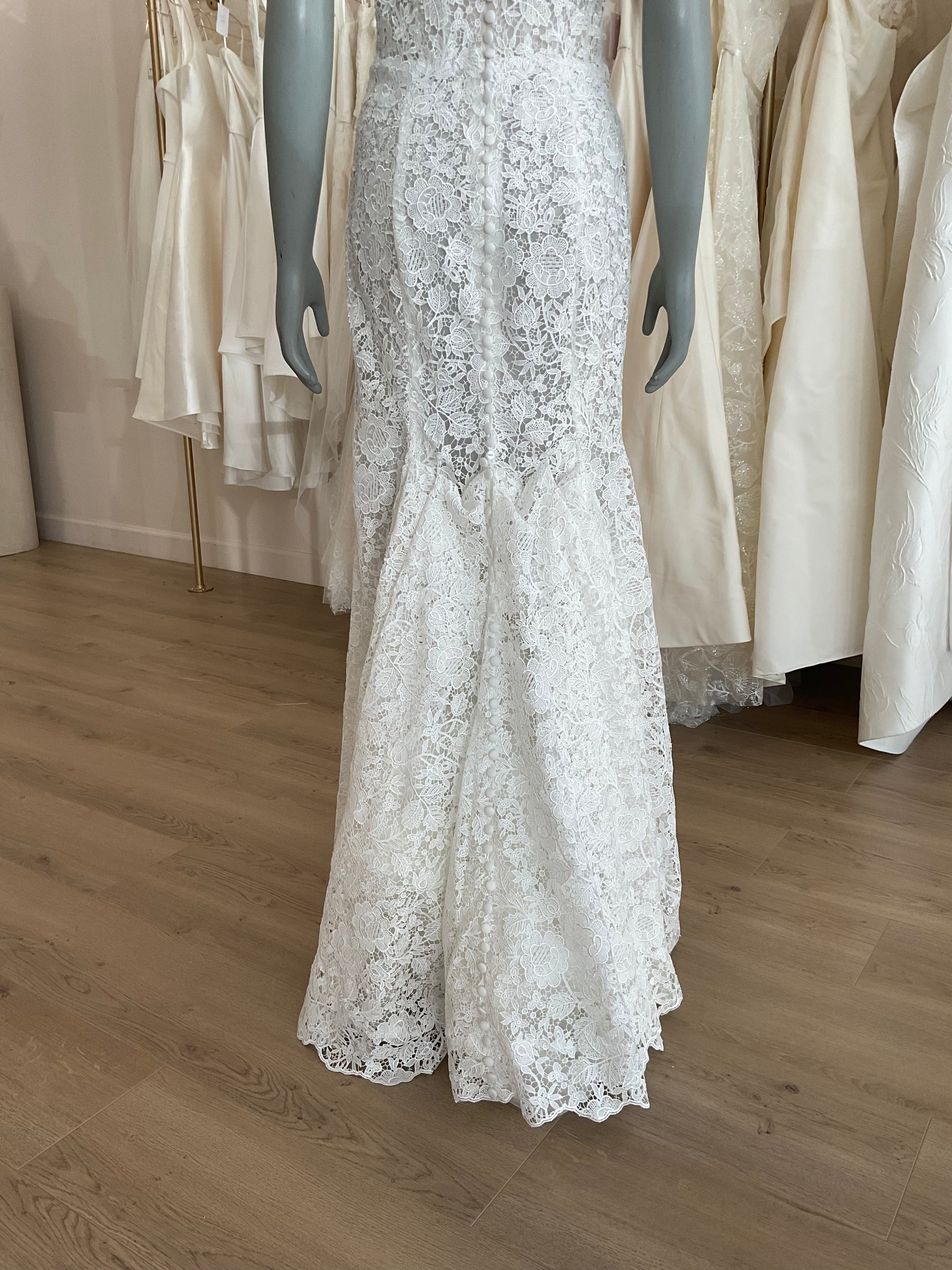 Bliss by Monique Lhuillier BL 23-202 l Preowned Wedding Dress l Los Angeles Bliss by Monique Lhuillier BL 23-202 l Preowned Wedding Dress l Los Angeles