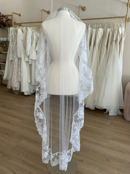 Cocoe Voci - French Lace Mantilla Veil