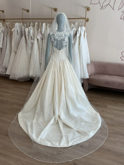 Oscar De La Renta - Campbell w/ Veil(4)