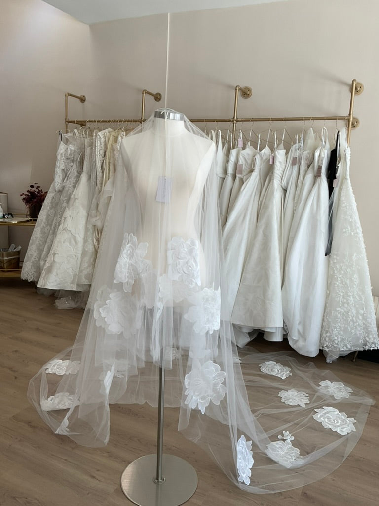 Monique Lhuillier - Daphne Veil (Cathedral)