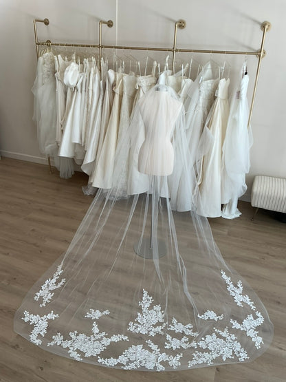 Amsale - R392 Veil