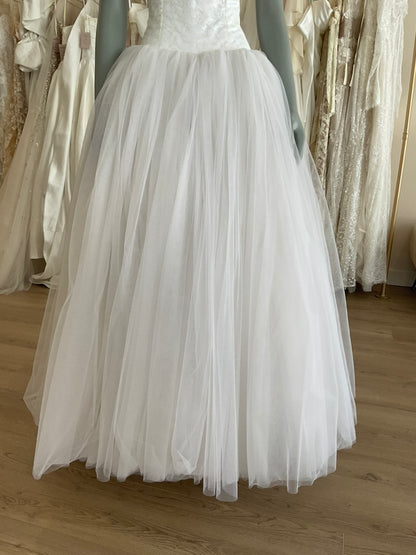 Vera Wang - Vintage Lace Ballgown (8)