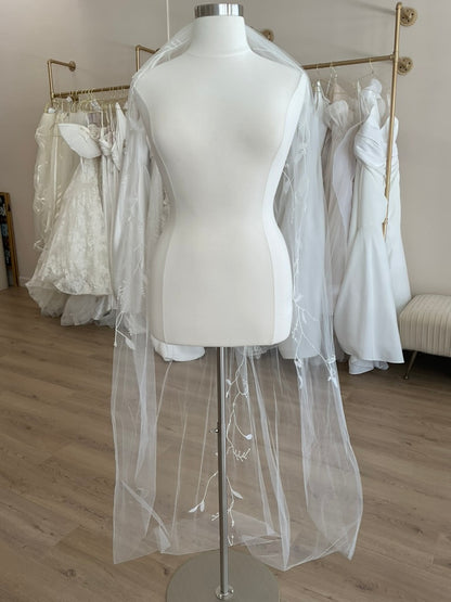Malis Henderson - Flower and Pearl Veil