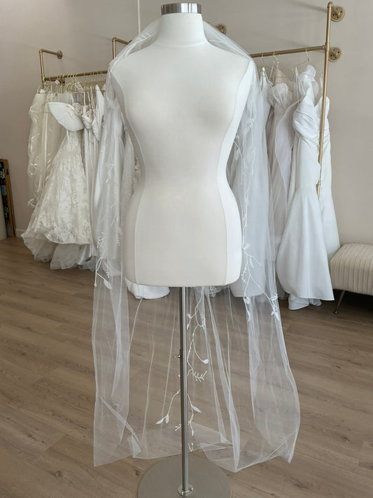 Malis Henderson - Flower and Pearl Veil