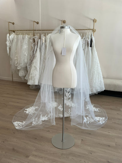 Monique Lhuillier - Carousel Veil (Chapel)