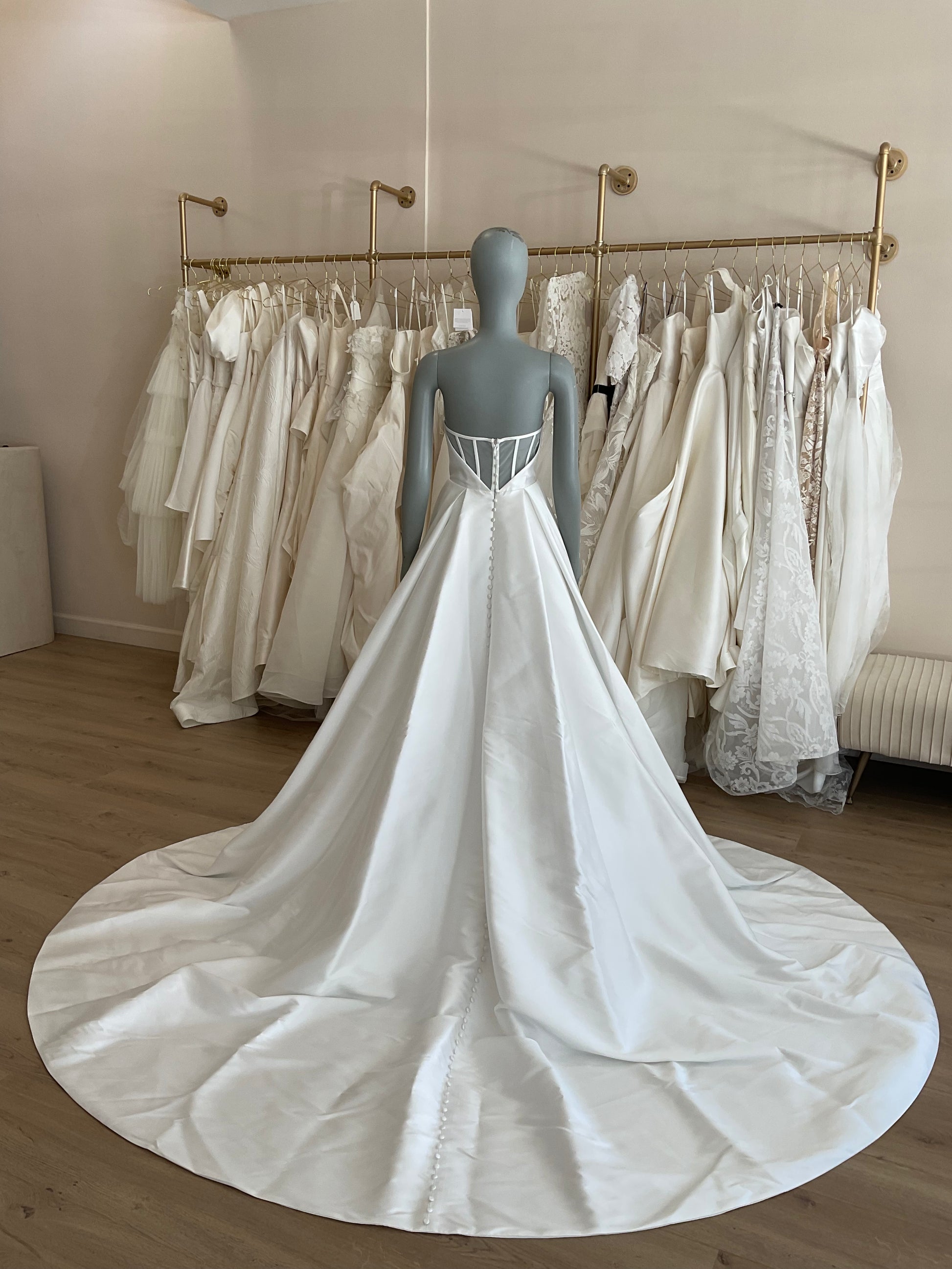 Trish Peng Avery l Preowned Wedding Dress l Los Angeles