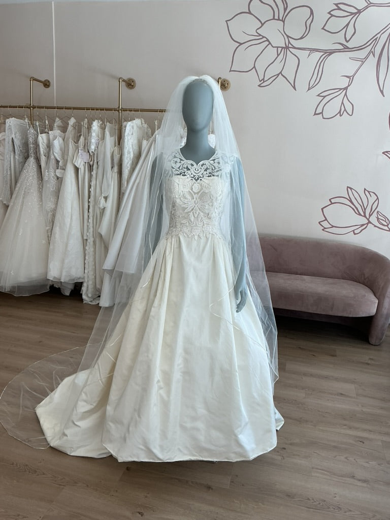 Oscar De La Renta - Campbell w/ Veil(4)