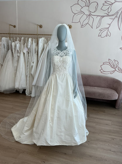 Oscar De La Renta - Campbell w/ Veil(4)