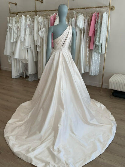 Legends by Romona Keveza - L6108(4)