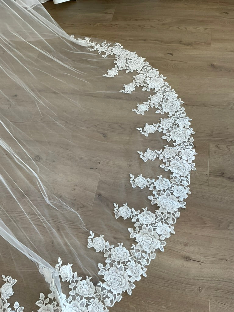 Monique Lhuillier - Cotton Lace Veil (Chapel)