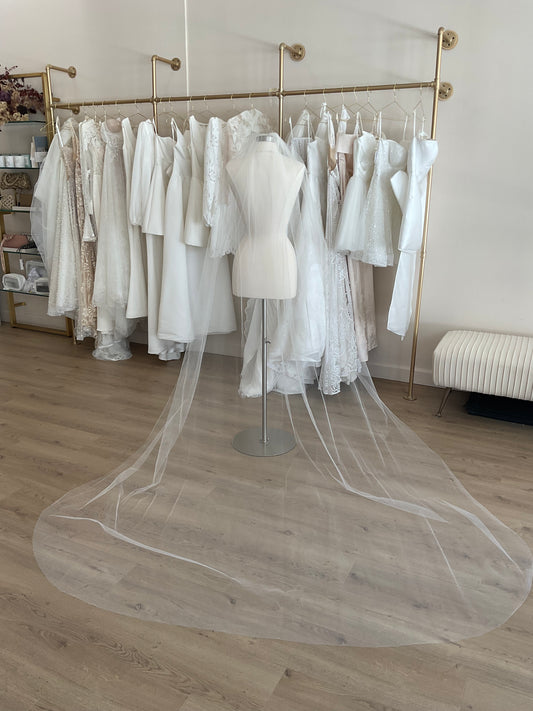 Crescendo - Cut Edge Veil -  (Chapel)
