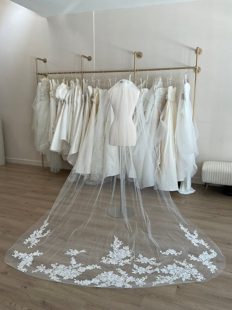 Amsale - R392 Veil