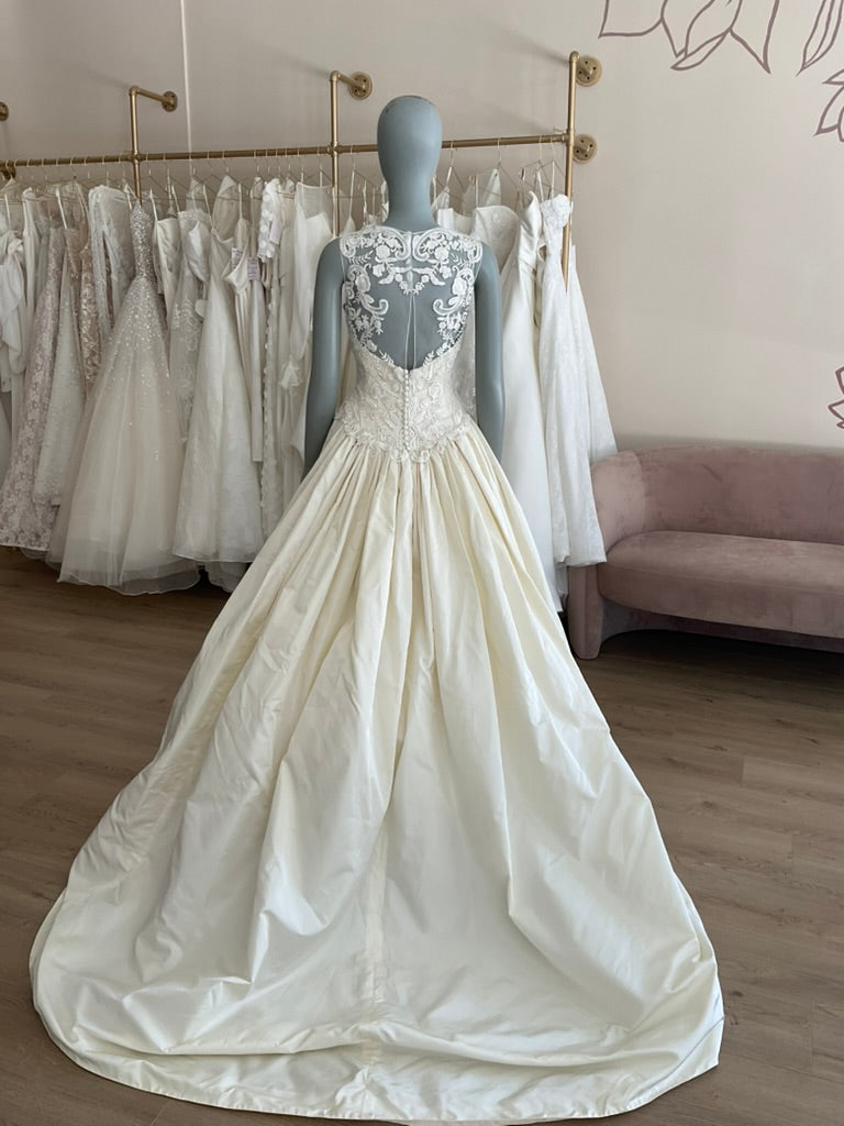 Oscar De La Renta - Campbell w/ Veil(4)