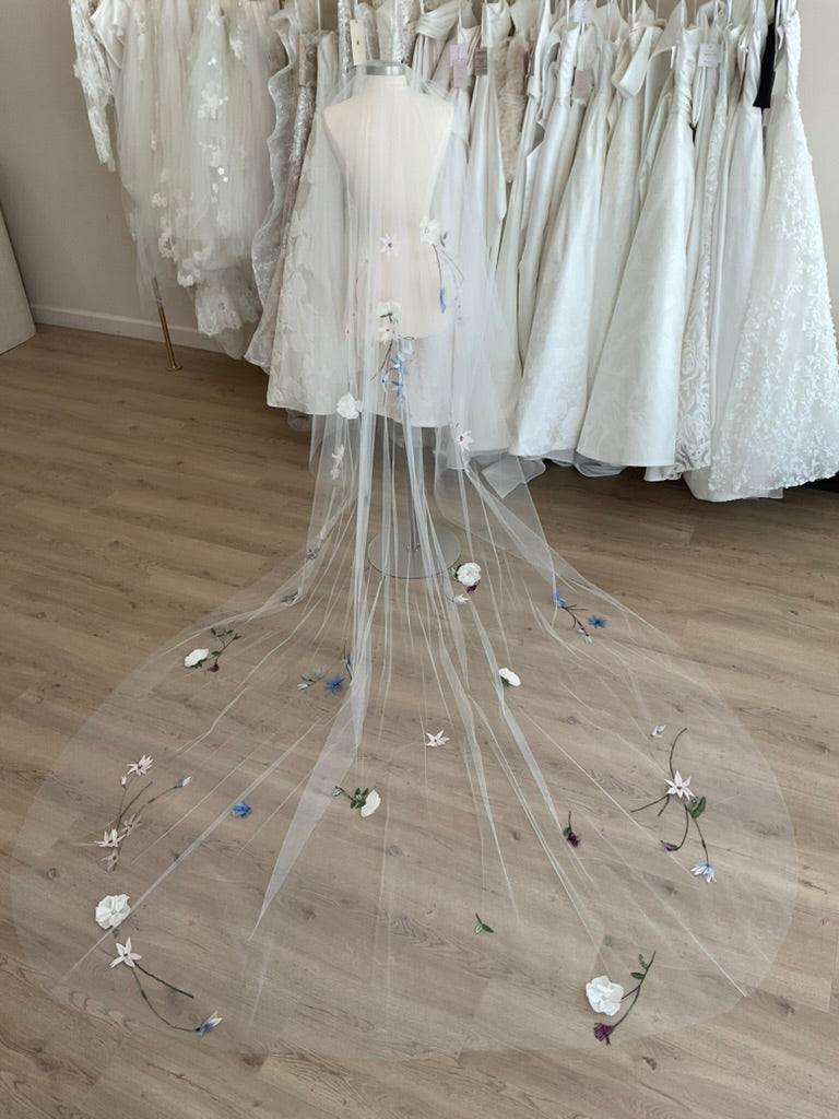 Monique Lhuillier - Liliana Veil (Cathedral)