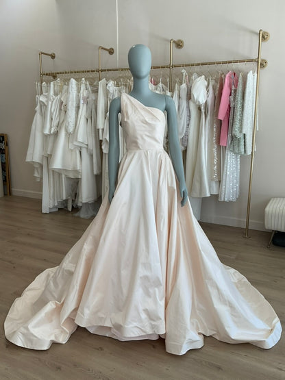 Legends by Romona Keveza - L6108(4)