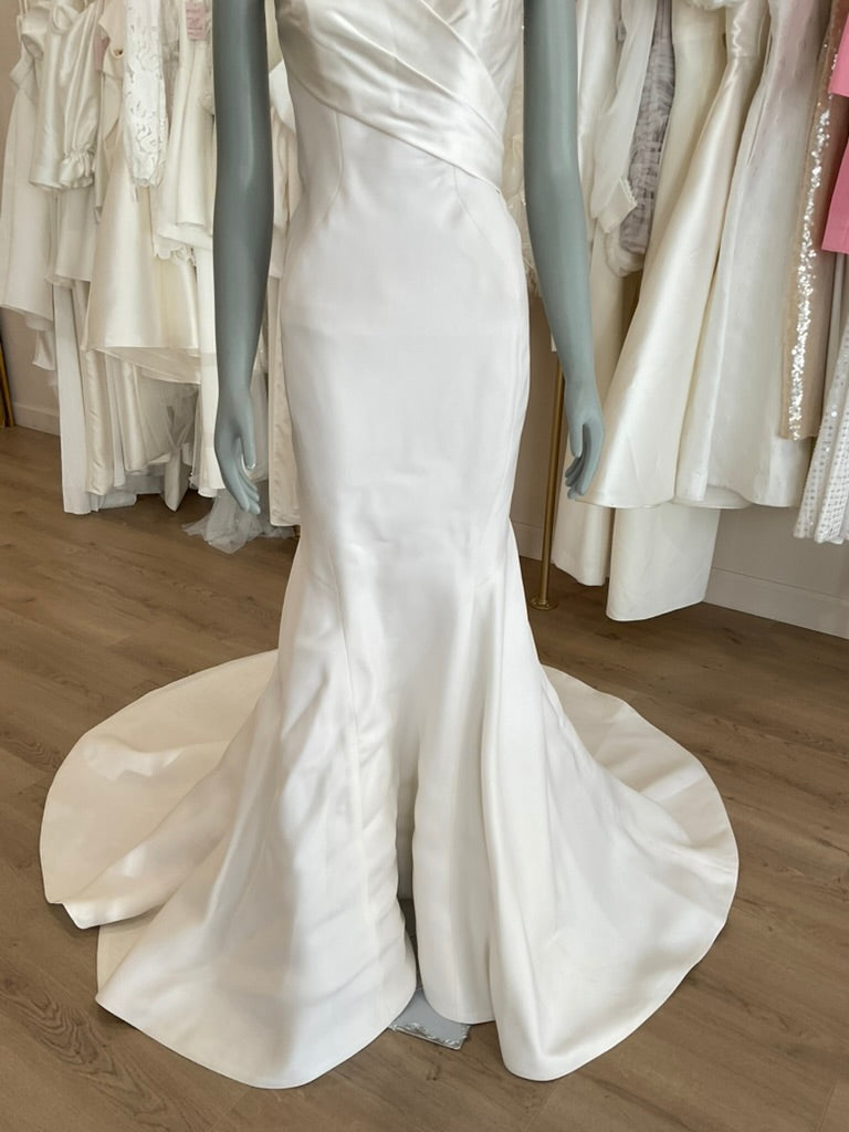 Anna Maier  - Asymetrical Satin Bow Mermaid (8)