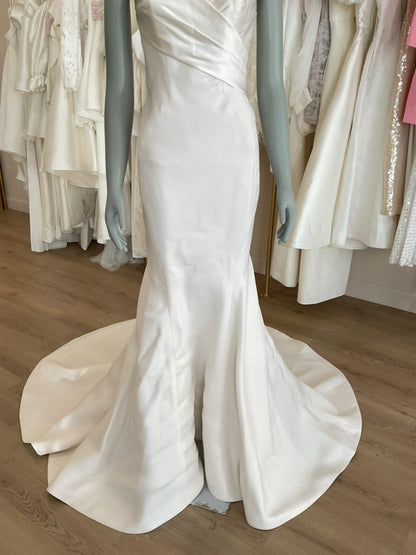 Anna Maier  - Asymetrical Satin Bow Mermaid (8)