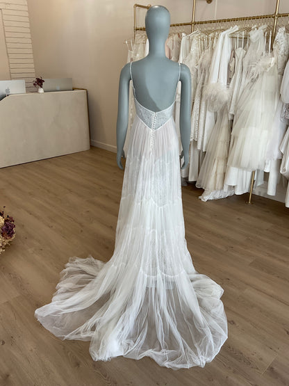 Flora Bridal - Scarlett w/veil (2)