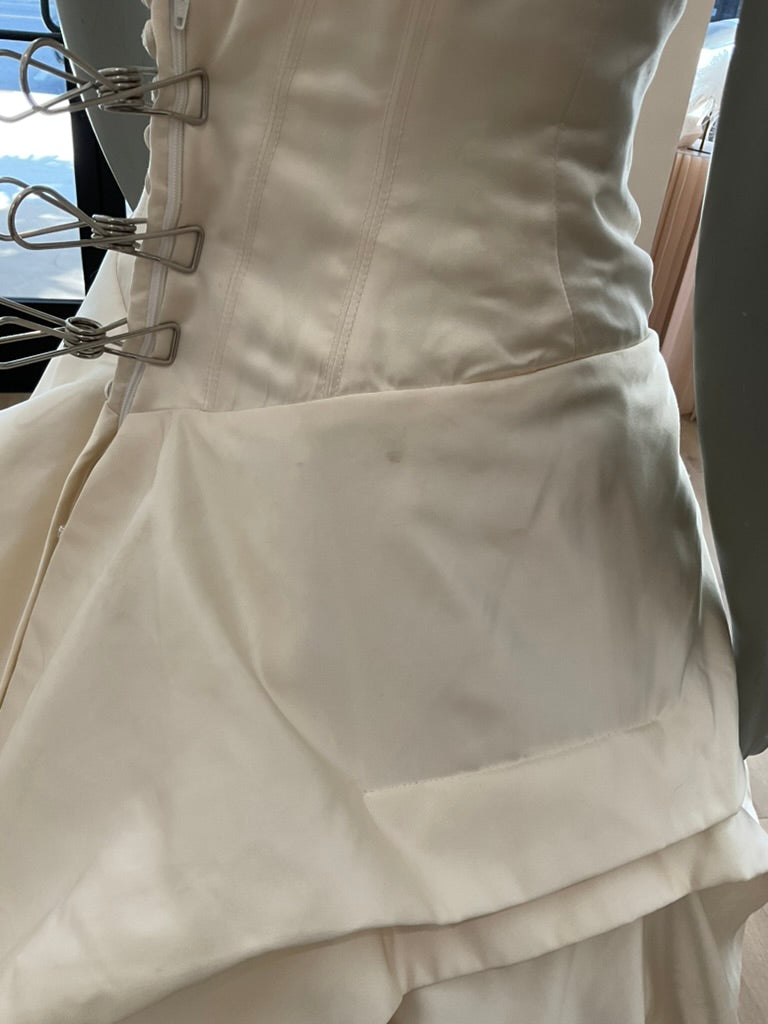 Vera Wang  - Vintage Duchess Satin Basque Waist Ballgown (4)