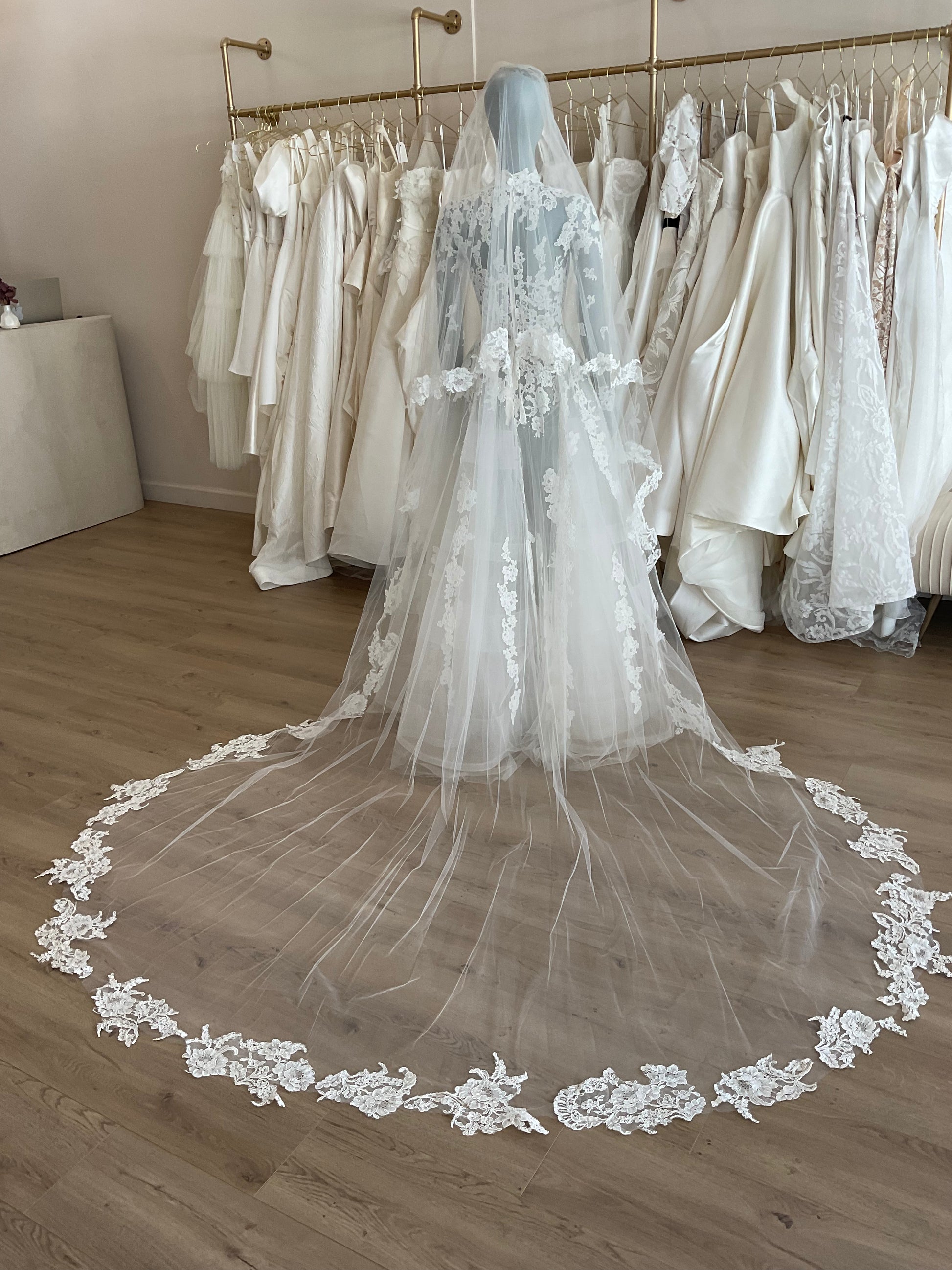 Reem Acra Adore l USed Wedding Dress l Los Angeles Reem Acra Adore l USed Wedding Dress l Los Angeles