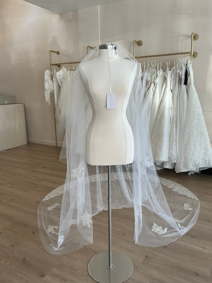 Monique Lhuillier - Adaleine Veil (Cathedral)