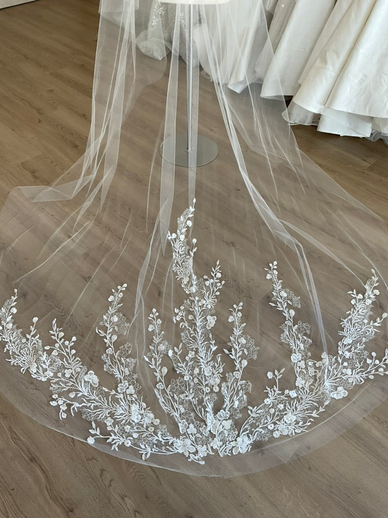 Monique Lhuillier - Etoile Veil (Cathedral)