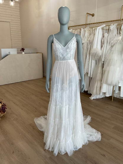 Flora Bridal - Scarlett w/veil (2)