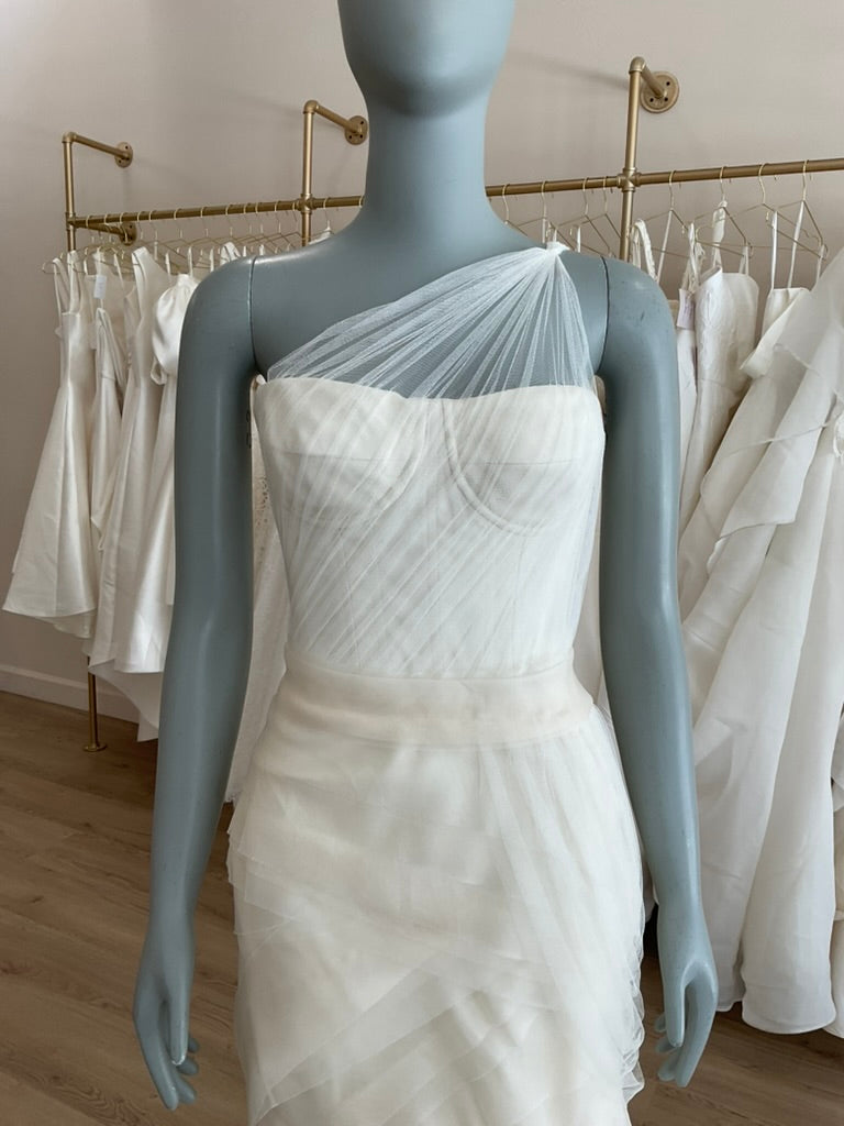 Vera Wang Farrah l Preowned Wedding Dress l Los Angeles Vera Wang Farrah l Preowned Wedding Dress l Los Angeles