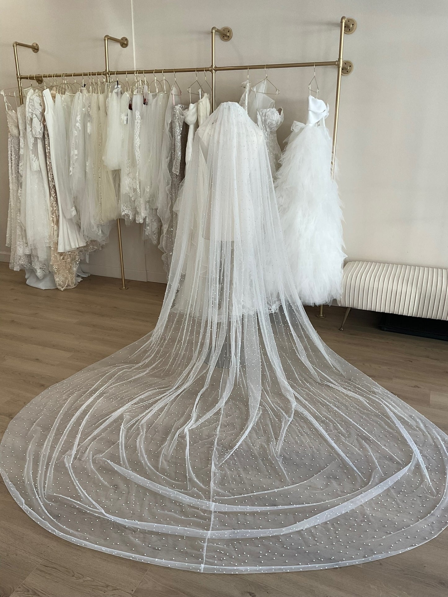 Reem Acra - Scattered Pearls all over (Cathedral)