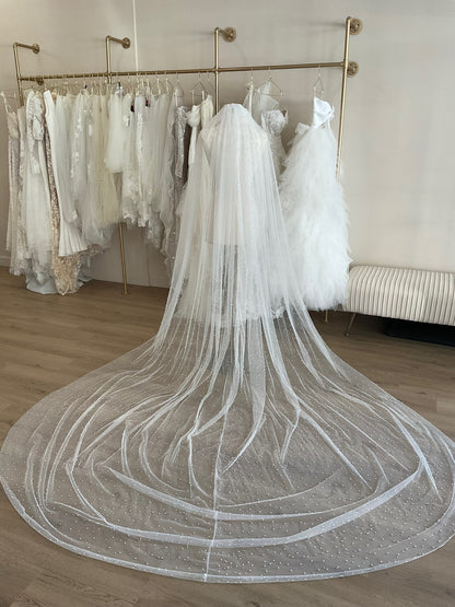 Reem Acra - Scattered Pearls all over (Cathedral)