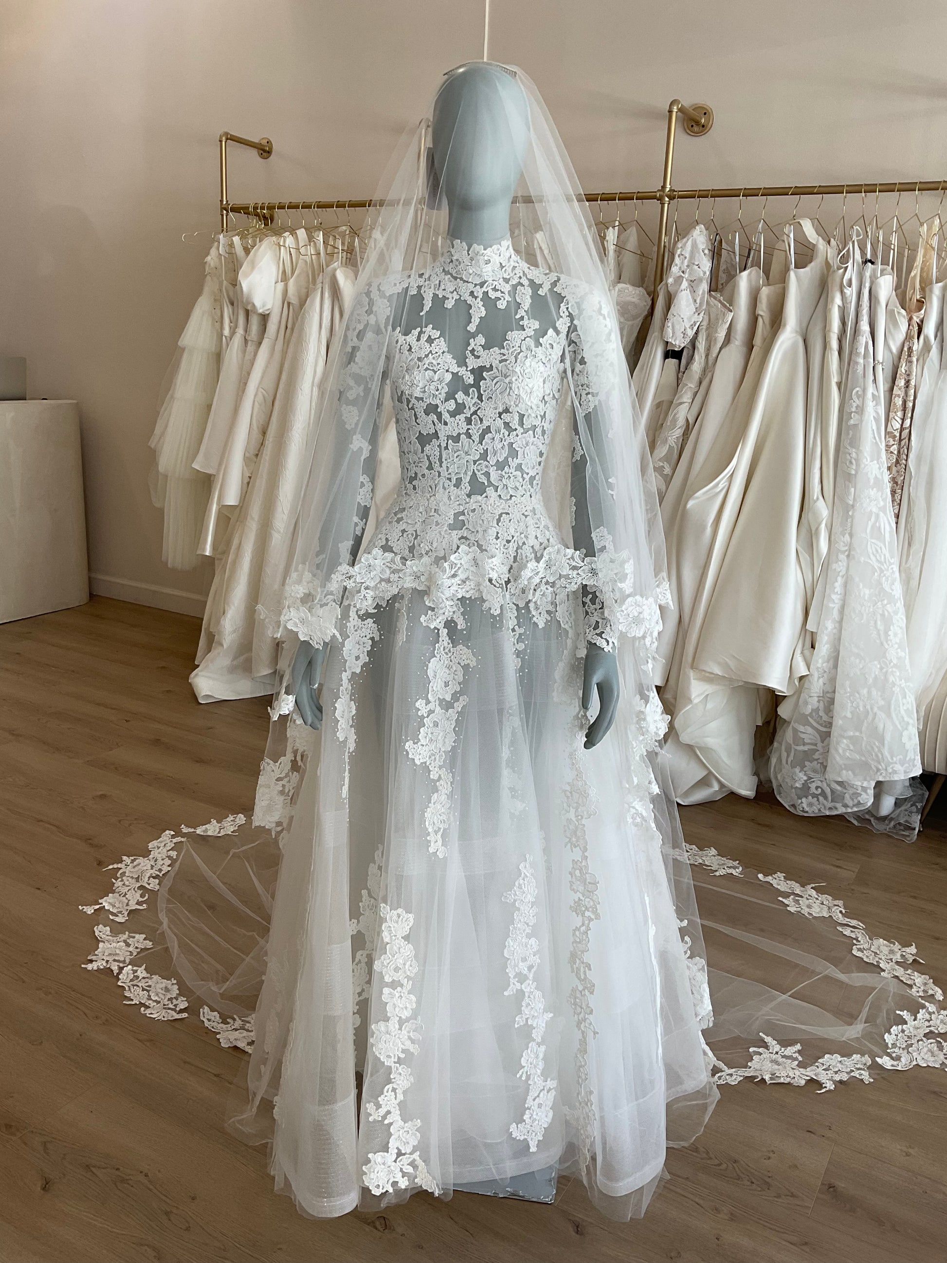Reem Acra Adore l USed Wedding Dress l Los Angeles Reem Acra Adore l USed Wedding Dress l Los Angeles