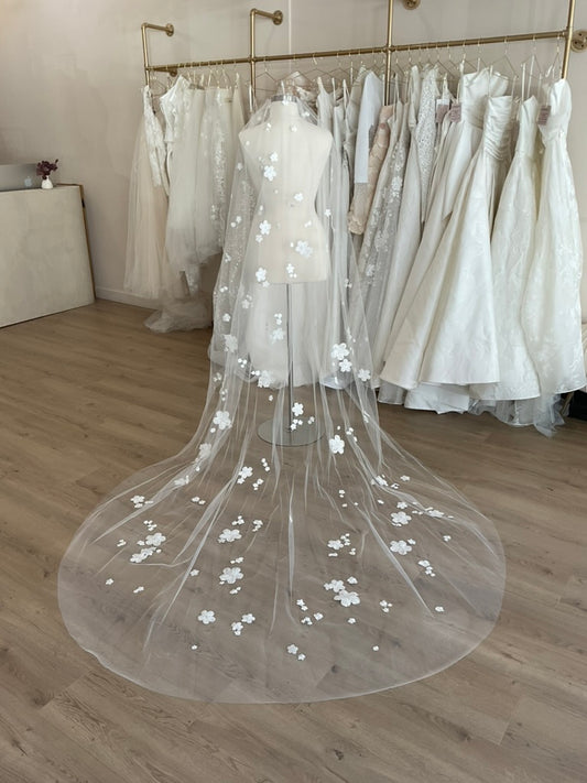 Mira Zwillinger - Karla Veil