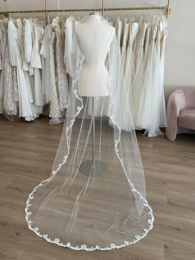 Custom - Single Layer Alencon Mantilla Veil - (Chapel)
