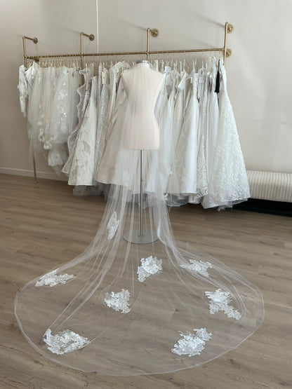 Monique Lhuillier - Kaia Veil (Cathedral)