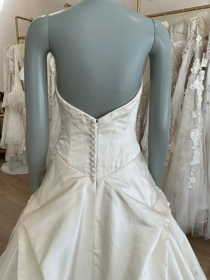 Vera Wang  - Vintage Duchess Satin Basque Waist Ballgown (4)