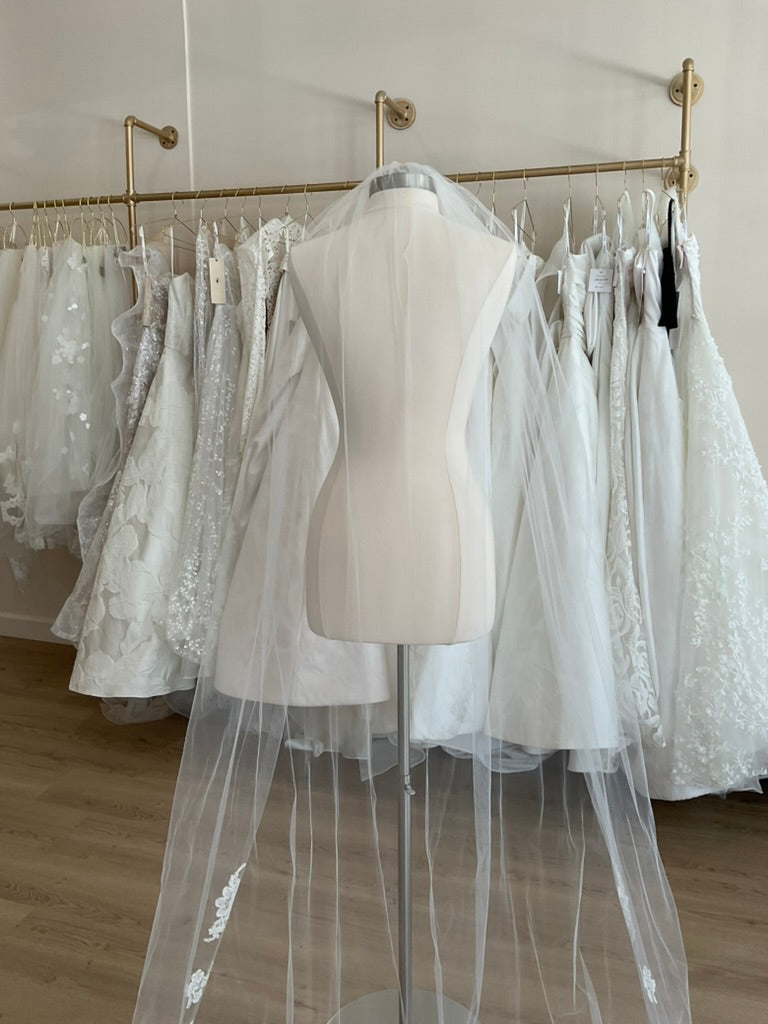 Monique Lhuillier - Astrid Veil (Cathedral)