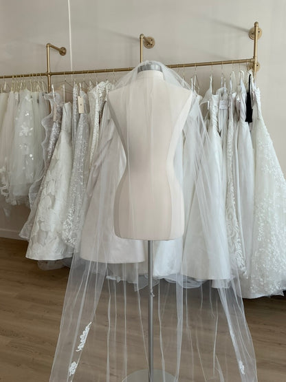 Monique Lhuillier - Astrid Veil (Cathedral)