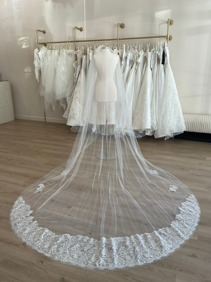 Monique Lhuillier - Adaleine Veil (Cathedral)