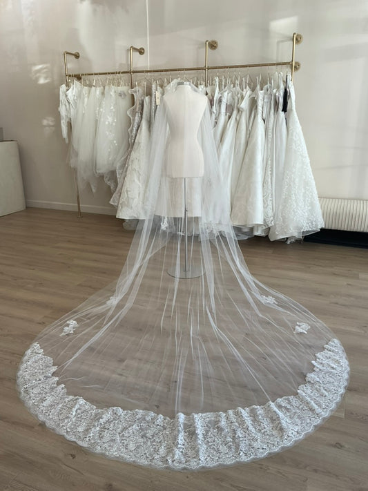 Monique Lhuillier - Adaleine Veil (Cathedral)