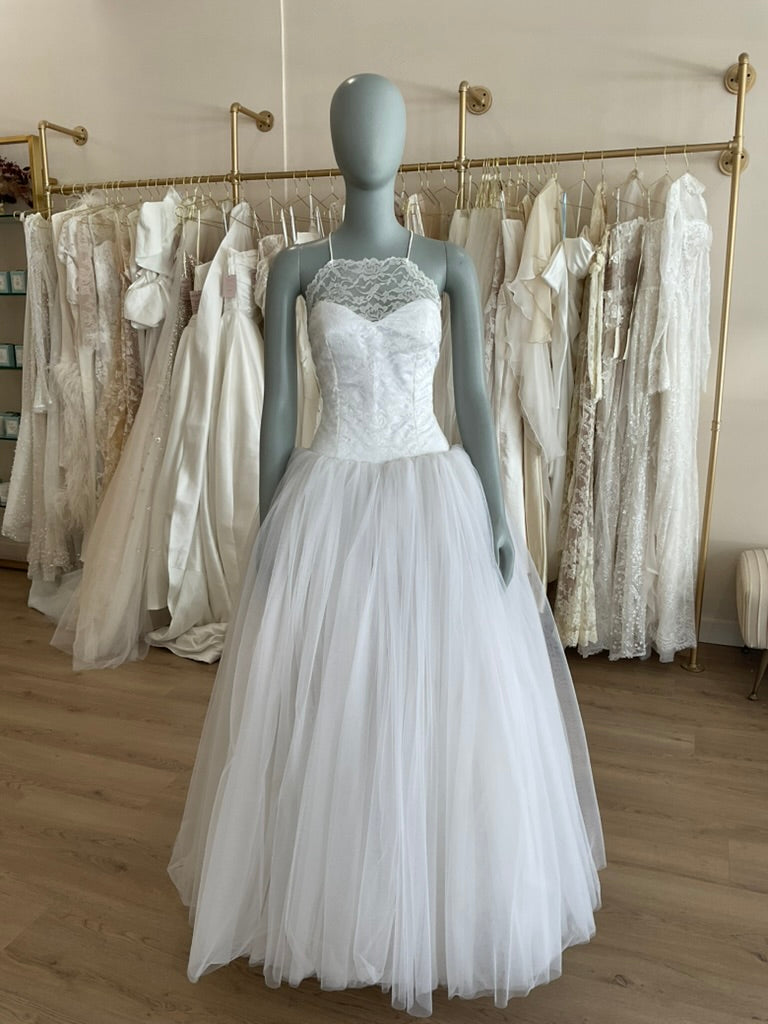 Vera Wang - Vintage Lace Ballgown (8)