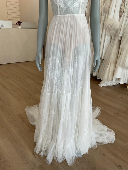 Flora Bridal - Scarlett w/veil (2)